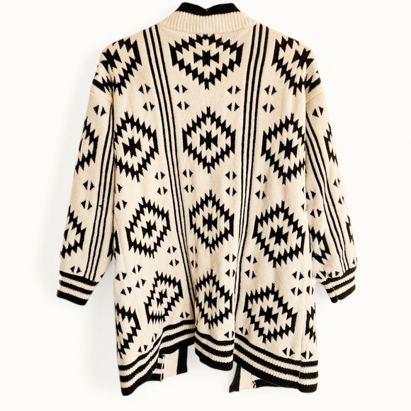 Kamana Aztec Print Chenille Cardigan – Size Large - Picture 5 of 9